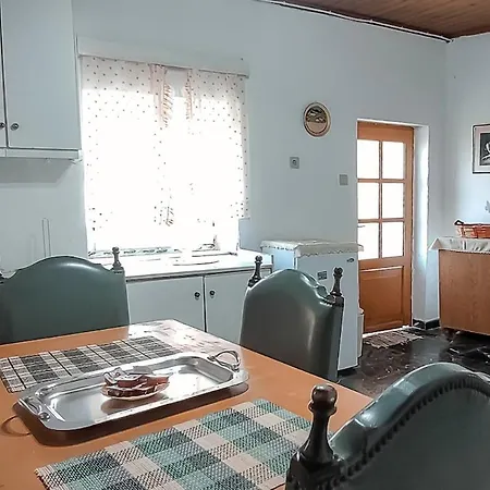 Holiday home Nanas Mountain View House