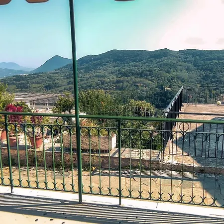 Nanas Mountain View House *