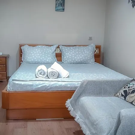 Nana House 1 Case de vacanță *